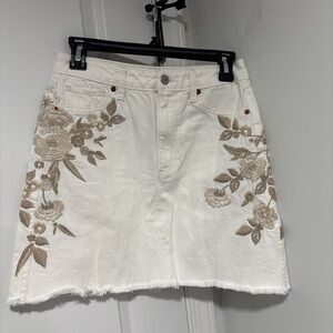 Abercrombie & Fitch White Denim Mini Skirt with Beige Floral Embroidery